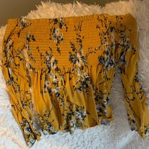 Floral off the shoulder top💛